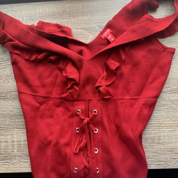 Guess red top - Picture 8 of 8